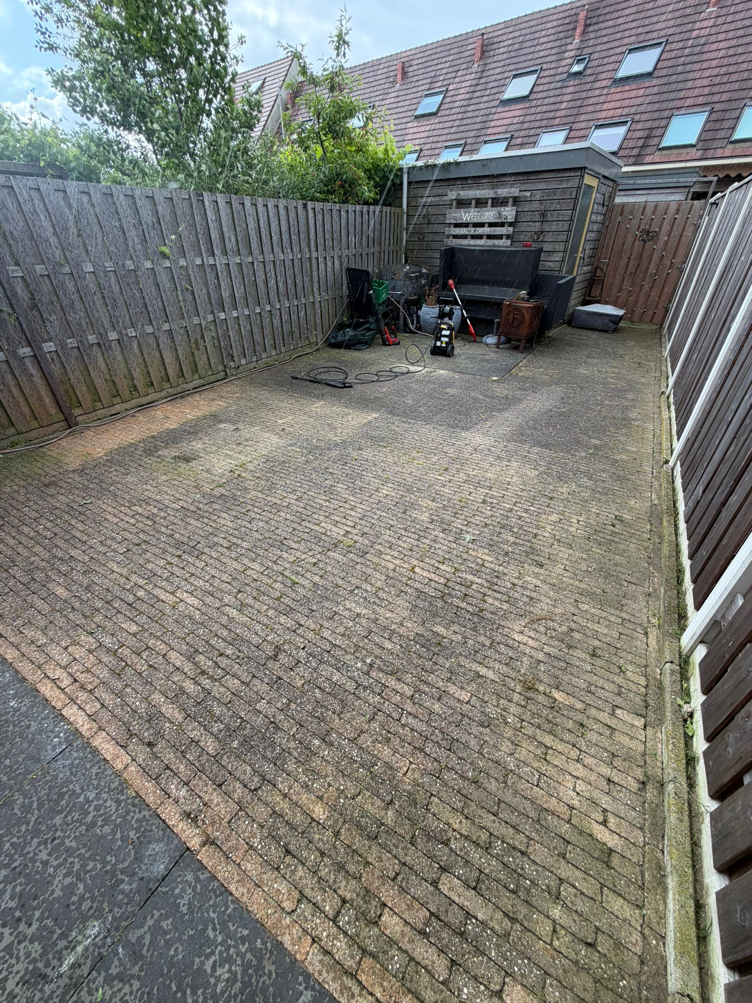 Voor: Verwaarloosde achtertuin
